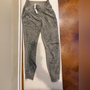 Lululemon Grey Patterned Jogger 4